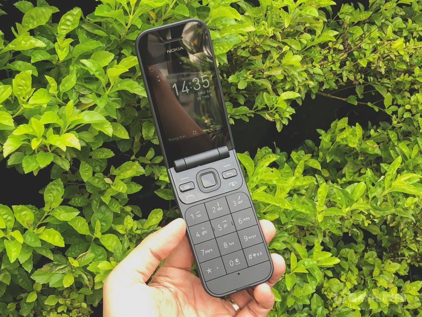 Nokia ra mat dien thoai nap gap 2720 Flip tai Viet Nam, gia 1,99 trieu dong-Hinh-2
