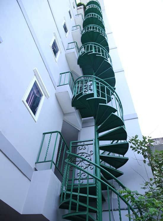 Sau nhiều năm làm ăn, tích góp, bố mẹ nam ca sĩ Khánh Phương đã sở hữu được khu đất hình chữ T ở mặt tiền một con đường lớn thuộc quận 1 TP HCM. Ảnh: Ngoisao.vn.