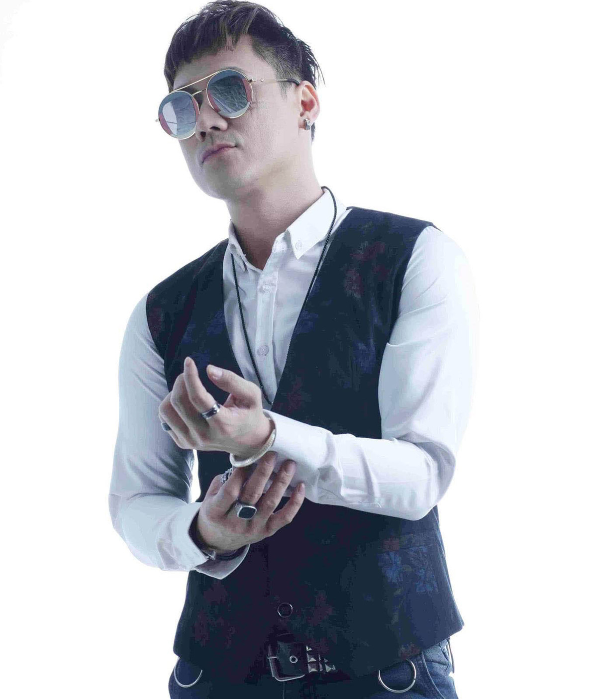 Phát ngày 8/6 nhưng đến ngày 9/6, bản cover của Khánh Phương đã hút hơn 2.5 triệu lượt xem, vượt mặt nhiều ca sĩ, lọt top thịnh hành trên YouTube. Ảnh: Dân Việt.