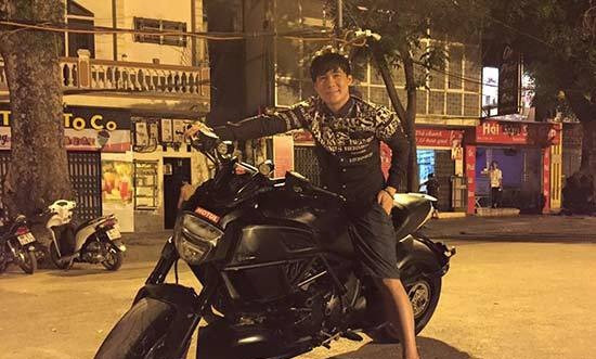 Nam ca sĩ cùng thường lái mô tô đi chơi. Ảnh: Ngoisao.vn
