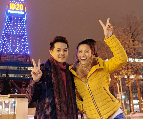 Thời gian rảnh rỗi Ông Cao Thắng thường đưa Đông Nhi đi du lịch khắp nơi trong và ngoài nước.