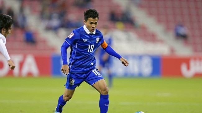 Mùa hè 2018, Consadole Sapporo phá vỡ kỷ lục chuyển nhượng của CLB khi chi 6,1 triệu USD để mua đứt tiền vệ Chanathip từ Muangthong. Ảnh: Dân Việt.