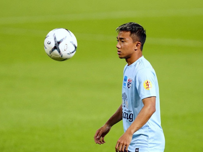 Trước đó, năm 2015, khi còn thi đấu ở đội BEC Tero Sasana (Thái Lan), mức lương hàng tháng của tiền vệ Chanathip là 6.000 USD/tháng (khoảng 139 triệu đồng). Ảnh: Dân Việt.