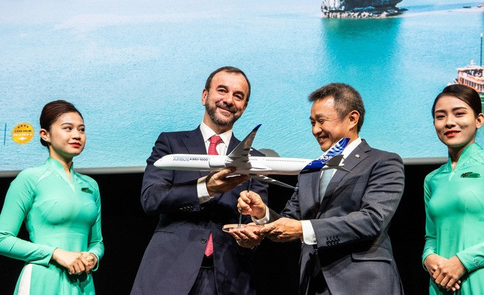 Tháng 4/2019, Vietnam Airlines hoàn tất hợp đồng 14 chiếc Airbus A350. Theo đó, chiếc máy bay Airbus A350-900 thứ 14 đã được bàn giao cho Vietnam Airlines, góp phần hoàn thiện đội bay thân rộng thế hệ mới. Ảnh: Reuters.