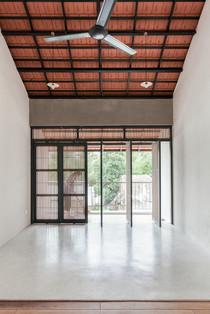 Sân trước và sân sau tạo ra sự kết nối không gian xanh.