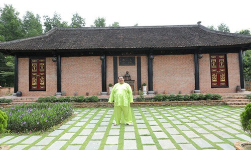 Khu biệt phủ dựa theo một ngôi nhà cổ có tuổi đời 100 năm ở Nam Định. Ảnh: NLD.