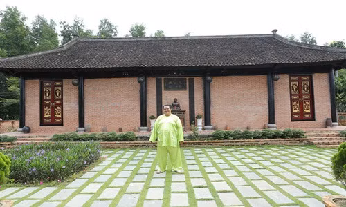 Khu biệt phủ dựa theo một ngôi nhà cổ có tuổi đời 100 năm ở Nam Định. Ảnh: NLD.