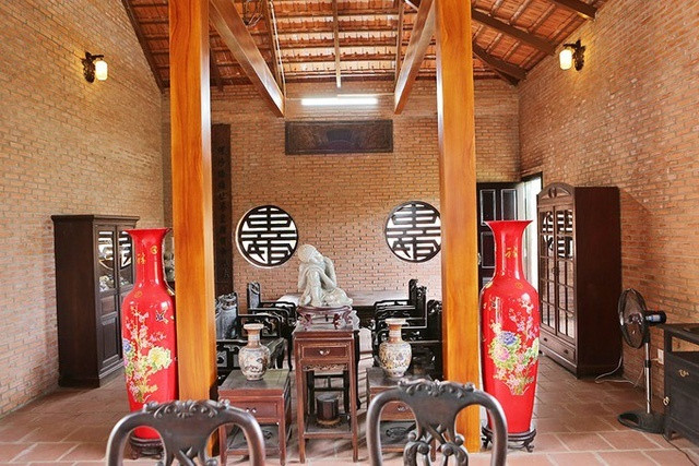 Khu vực nhà bếp thiết kế đơn sơ, chủ yếu để làm không gian quay phim. Ảnh: Giadinhnet.