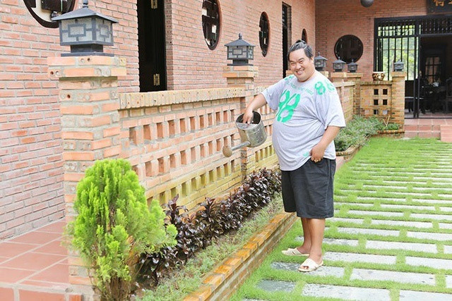 Nam diễn viên tiết lộ anh xây nhà lớn để nghỉ dưỡng, cuối tuần đưa cả nhà về vui thú điền viên. Ảnh: Giadinhnet.