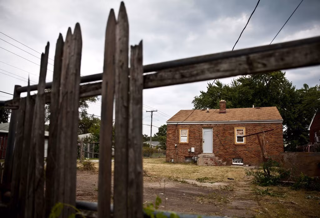 Chính sách này nằm trong chương trình Dollar House Program, giúp những người không đủ khả năng mua nhà trả góp có cơ hội sở hữu nhà. Ảnh: Nytimes.