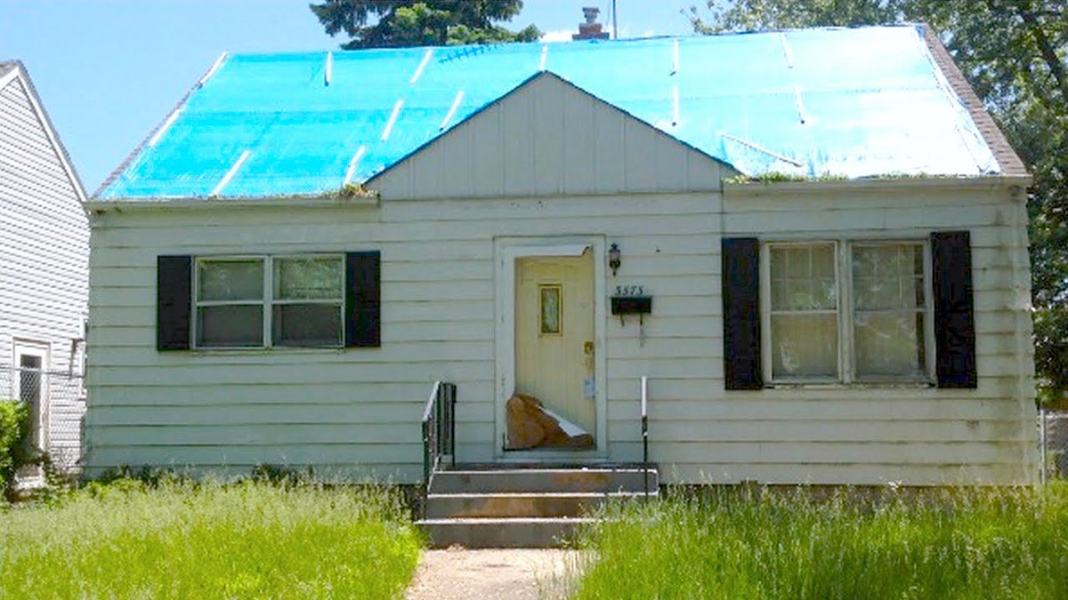 Bên cạnh đó, người mua nhà cũng phải sửa mọi hỏng hóc để đưa căn nhà về trạng thái có thể ở được. Ảnh: Nytimes.