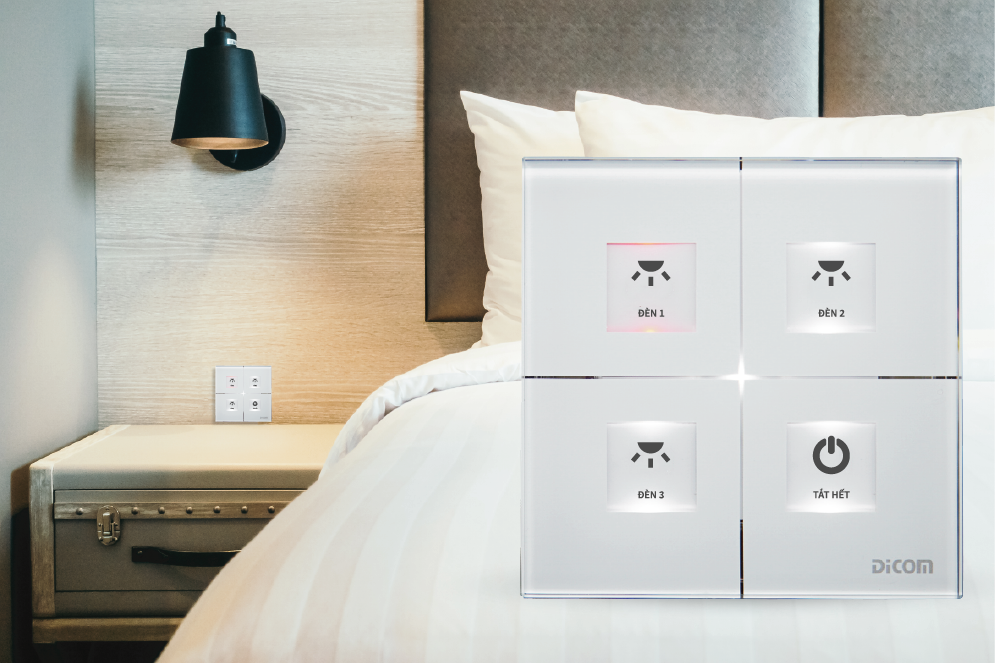 Điều khiển và công tắc điện là những thứ ít được làm sạch nhất trong khuôn viên phòng khách sạn. Trong khi đó, chúng đã từng qua tay bao nhiêu người cầm và chứa đầy vi khuẩn gây bệnh.