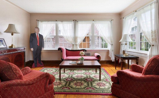 Nhà có 5 phòng ngủ, 4 phòng tắm, được cha của ông Trump xây dựng vào năm 1940.