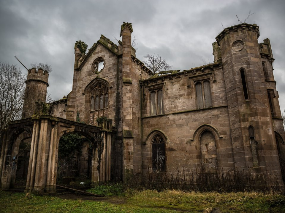 Cambusnethan House ở Bắc Lanarkshire (Scotland) là một trong những lâu đài kiến trúc Gothic còn lại cuối cùng ở nước này.