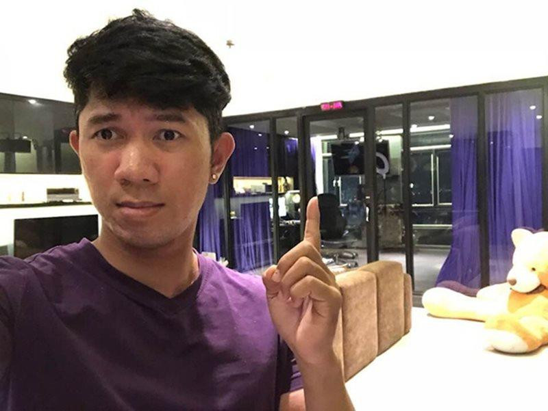 Từ 8-20h mỗi ngày, nam ca sĩ Lương Bằng Quang ở trong phòng thu sáng tác, dạy nhạc, sản xuất, thu âm cho các ca sĩ. Thậm chí, có ngày công việc quá nhiều, anh cũng ngủ quên tại nơi đây.