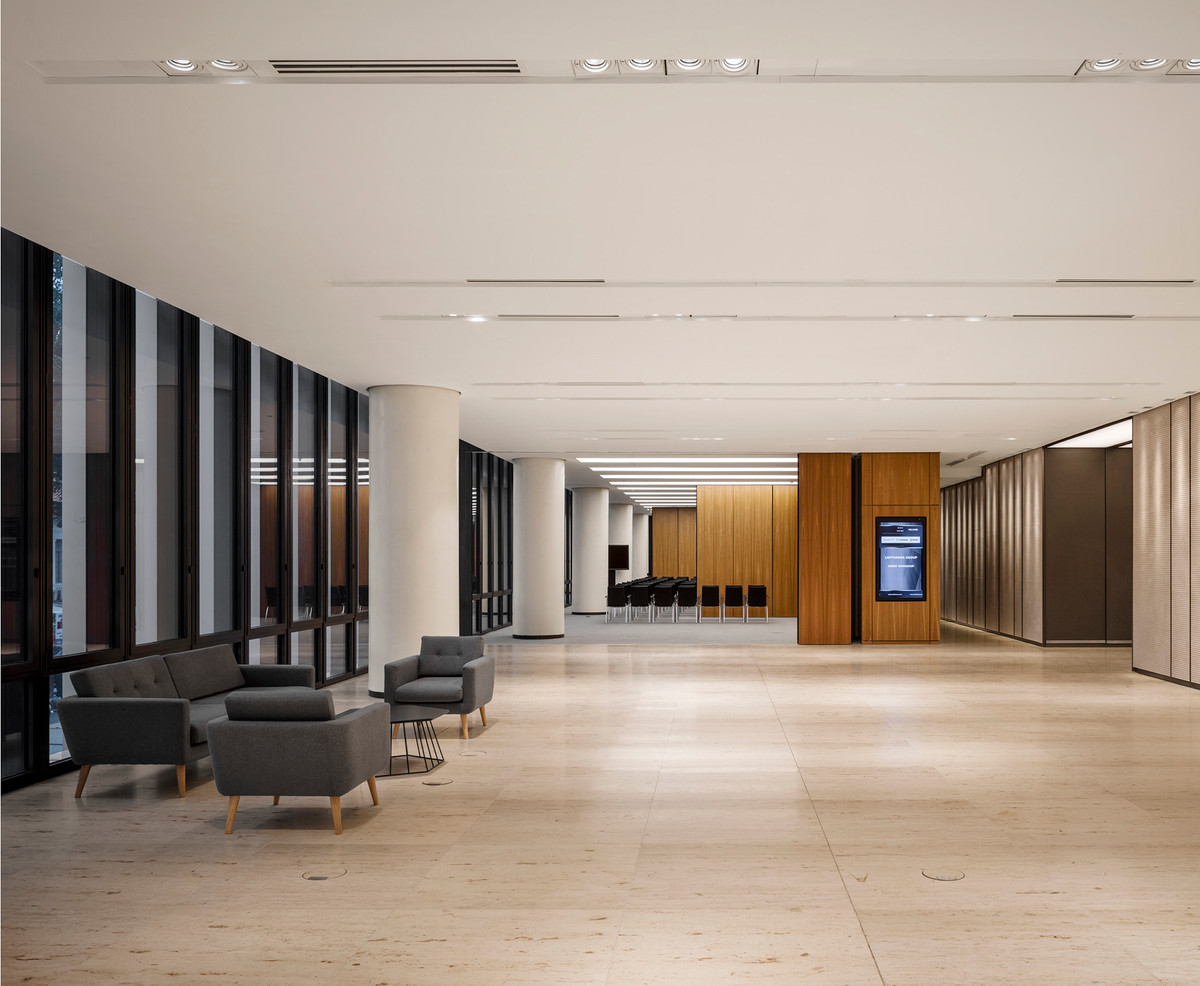 Các tầng dành cho văn phòng làm việc được bố trí hợp lý tùy theo chức năng sử dụng.