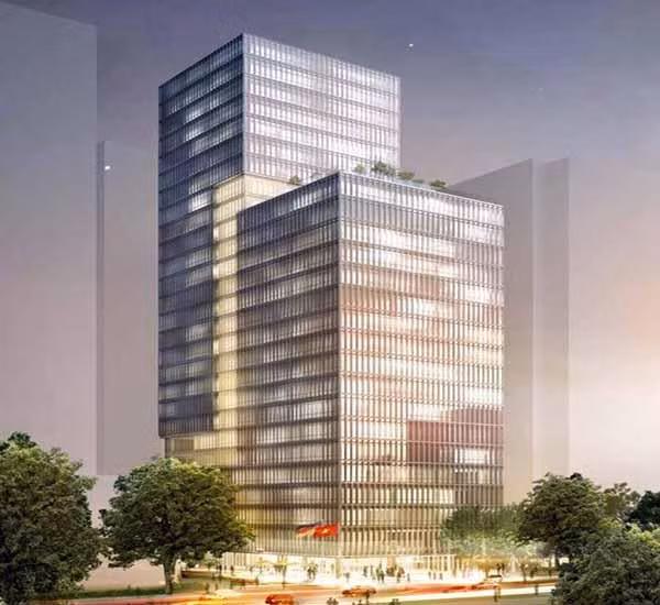 Đặc điểm chính của cao ốc Deutsches Haus là có hai mặt kính dựng được áp dụng công nghệ tiên tiến nhất của Đức hiện nay.