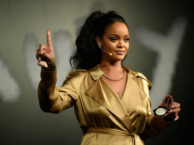 Rihanna giữ kín mối quan hệ này. Nữ ca sĩ và tỷ phú Saudi hiếm khi xuất hiện cùng nhau. Thậm chí cha của Rihanna thừa nhận với The Sun rằng ông không hề biết con gái mình đang hẹn hò với một tỷ phú. Ảnh: Getty.