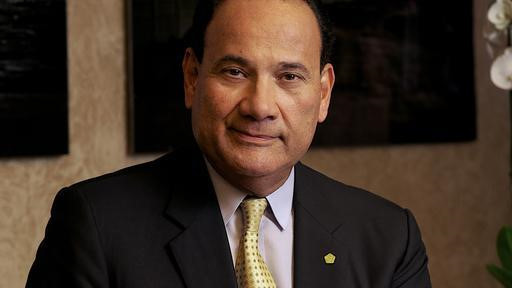 Chủ tịch kiêm Giám đốc điều hành Abdul Latif Jameel là ông Mohammed Abdul Latif Jameel, cha của Hassan. Năm 2017, Forbes xác định nhà Jameel là gia đình giàu thứ 4 thế giới Ả Rập với tổng tài sản trị giá 2,2 tỷ USD. Ảnh: The National.