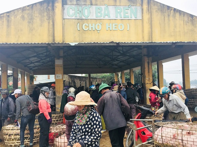  Chợ Heo hay còn gọi chợ Bà Rén ở xã Quế Xuân 1 (Quế Sơn, Quảng Nam) là phiên chợ độc đáo với tuổi đời hơn 40 năm. Ảnh: Kinhtedothi.
