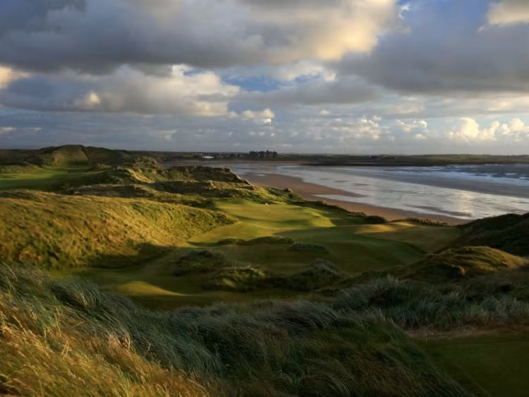 Có tin đồn rằng Tổng thống Trump từng chi số tiền 164 triệu USD để duy trì khu resort này và một khu resort khác ở Scotland khỏi nguy cơ phá sản vào khoảng năm 2014 đến 2018.