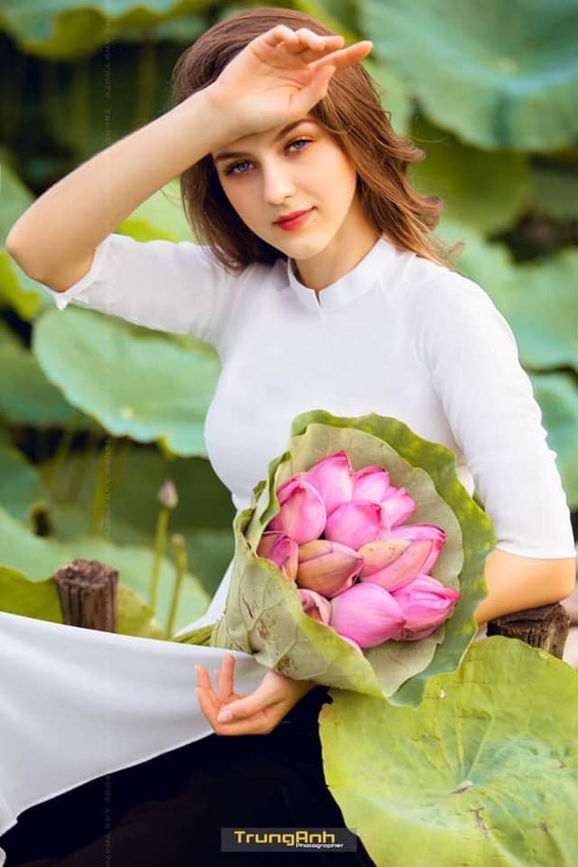 Cũng theo Dân Việt, mức cát-sê của Olga Evil không hề thấp. So với mặt bằng chung, mức cát-sê của Olga Evil thuộc top cao. Ảnh: Nguyễn Trung Anh.