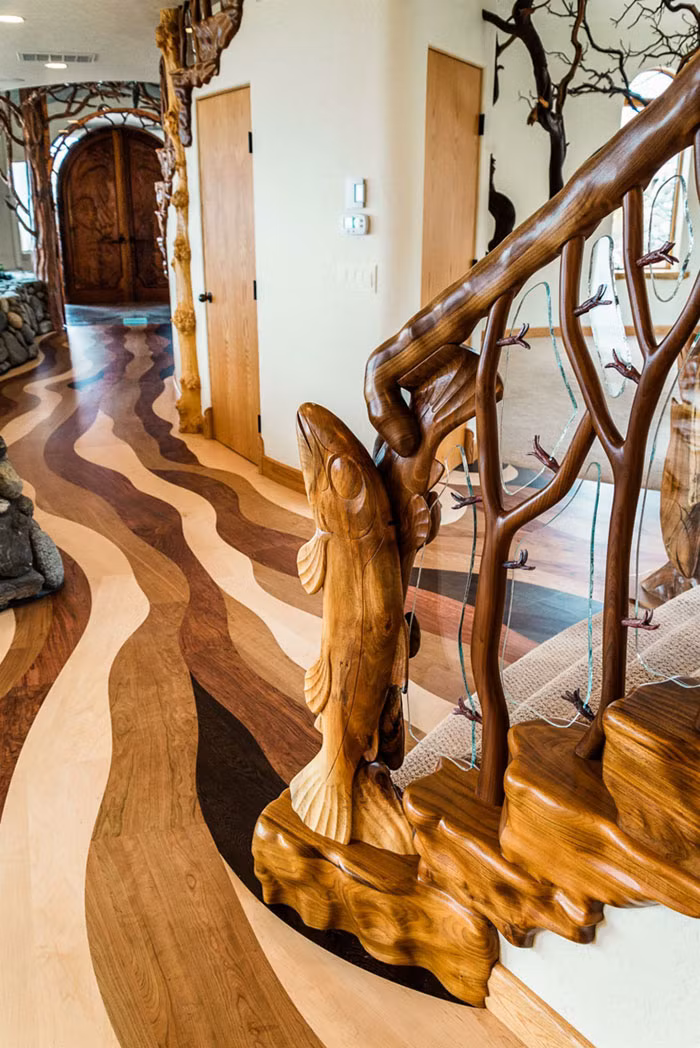 Các nghệ sĩ đã kết hợp nhiều hình ảnh bản địa vào chi tiết thiết kế.