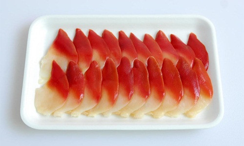 Đặc biệt, sò đỏ chỉ được khai thác khi đủ 3 năm tuổi. Sau khi đánh bắt, những con sò chưa đạt đủ kích cỡ tiêu chuẩn của sò trưởng thành sẽ được trả về biển. Ảnh: Ocxan.