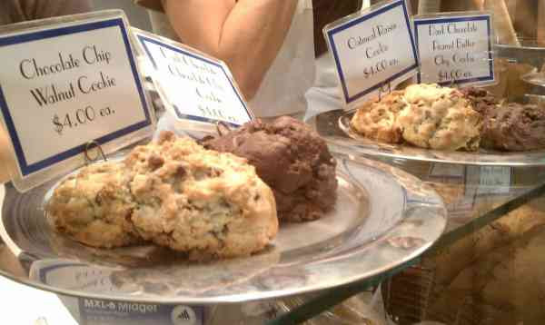 Là loại gia vị phổ biến và được ưa chuộng nhất thế giới, nhưng ít ai biết rằng vani là loại hương liệu đắt đỏ bậc nhất.