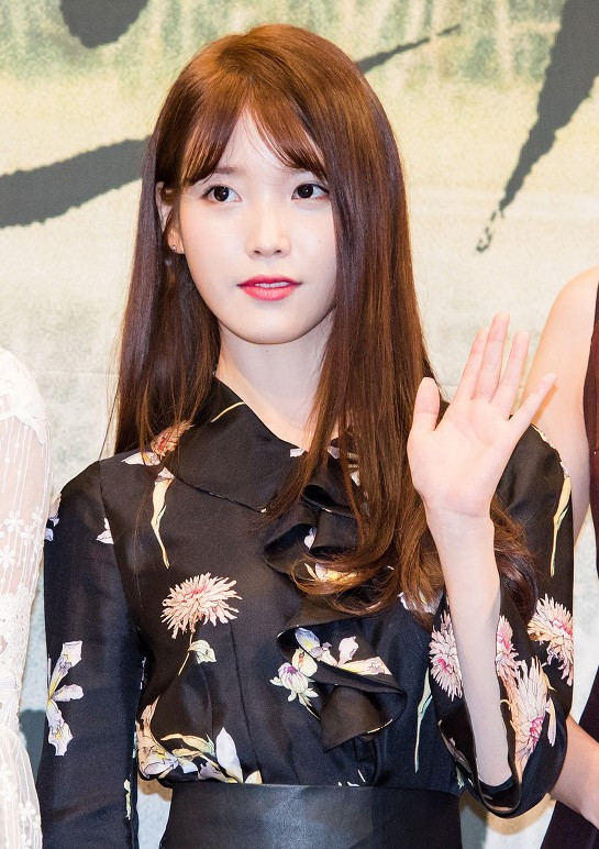 IU yêu cầu được nhận những lời xin lỗi trên instagram sau khi bị cáo buộc đầu cơ bất động sản.