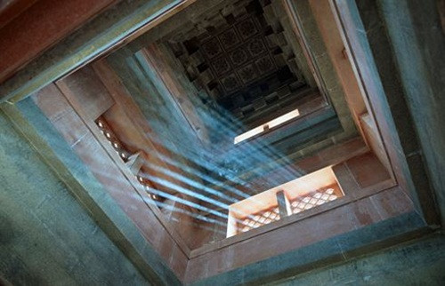 Không những thế, chùa Tam Chúc còn sở hữu thiên thạch mặt trăng có trọng lượng 5,5kg được đặt tên là “The Moon Puzzle” trị giá trên 600.000 USD (tương đương 14 tỷ đồng). Ảnh: Tiền phong.