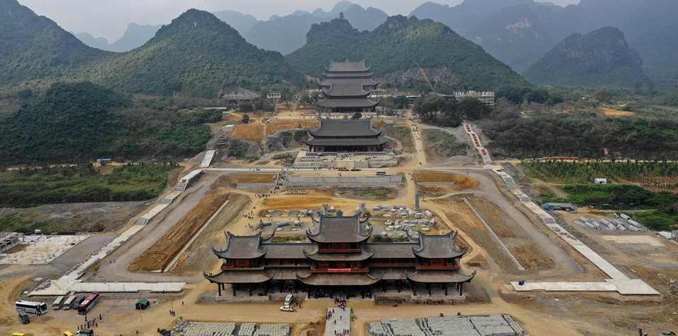 Chùa Tam Chúc, ngôi chùa lớn nhất thế giới, nằm trong khu du lịch Tam Chúc (thị trấn Ba Sao, Hà Nam) là nơi đăng cai đại lễ Vesak 2019 (Lễ Phật đản 2019). Ảnh: Zing.