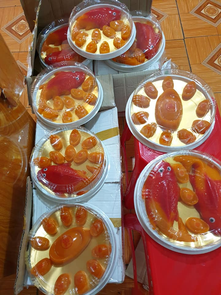 Bánh tổ làm bằng bột nếp ngào với nước đường vàng rồi đem hấp chín. Ảnh: FB Tu Huynh.