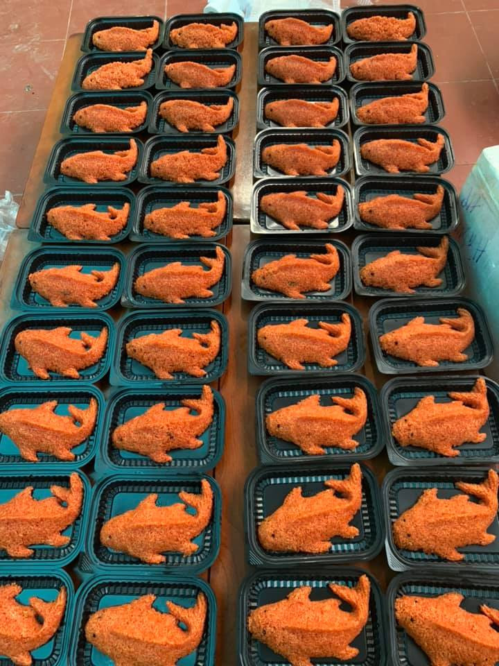 Xôi cá chép có giá từ 35.000 - 60.000 đồng/con. Ảnh: FB Giangnhi Vu.