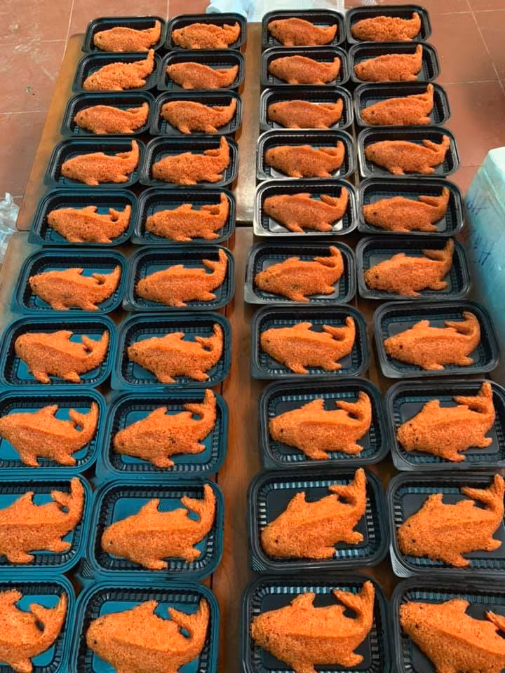 Xôi cá chép có giá từ 35.000 - 60.000 đồng/con. Ảnh: FB Giangnhi Vu.