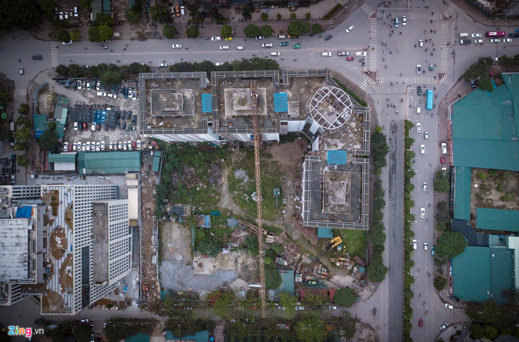 Sau gần 10 năm kể từ khi khởi công, dự án đã chậm tiến độ 6 năm và đến nay vẫn trong tình trạng chưa hoàn thiện xong phần thô, công trình bị bỏ hoang không có bất kỳ hoạt động xây dựng nào.