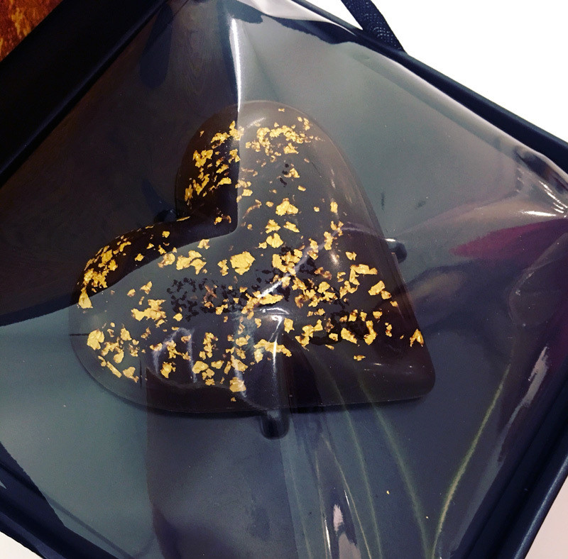 Đây là loại socola của Bỉ, tạo hình trái tim, có giá lên tới 1,2 triệu đồng/viên. Ảnh: Vietnamnet.