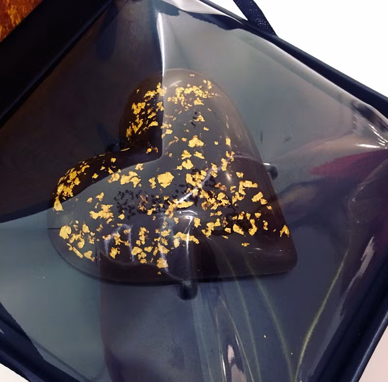 Đây là loại socola của Bỉ, tạo hình trái tim, có giá lên tới 1,2 triệu đồng/viên. Ảnh: Vietnamnet.