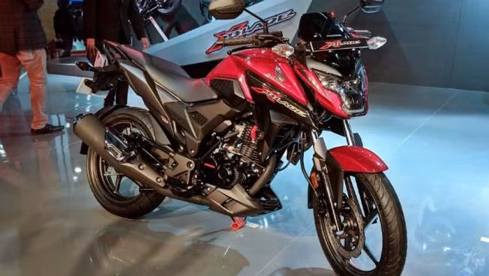 Honda X-Blade moi sap ra mat, quyet dau Suzuki Gixxer 155