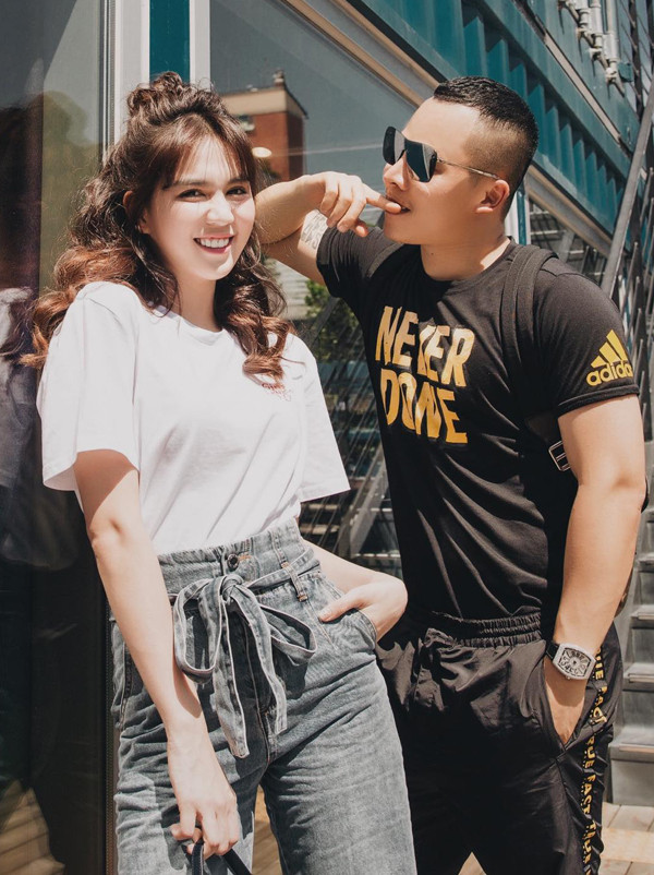 Vừa qua, ông bầu Vũ Khắc Tiệp xác nhận anh và người đẹp Ngọc Trinh đã mua hai căn biệt thự nằm sát nhau tại "khu nhà giàu" quận 9, TP HCM từ tháng 5/2018 với diện tích lên đến 650m2.