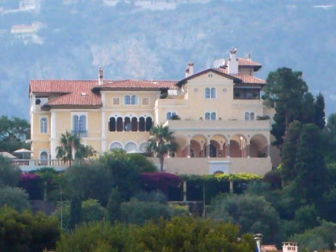 Wall Street Journal ước tính nó có giá khoảng 100 triệu USD.