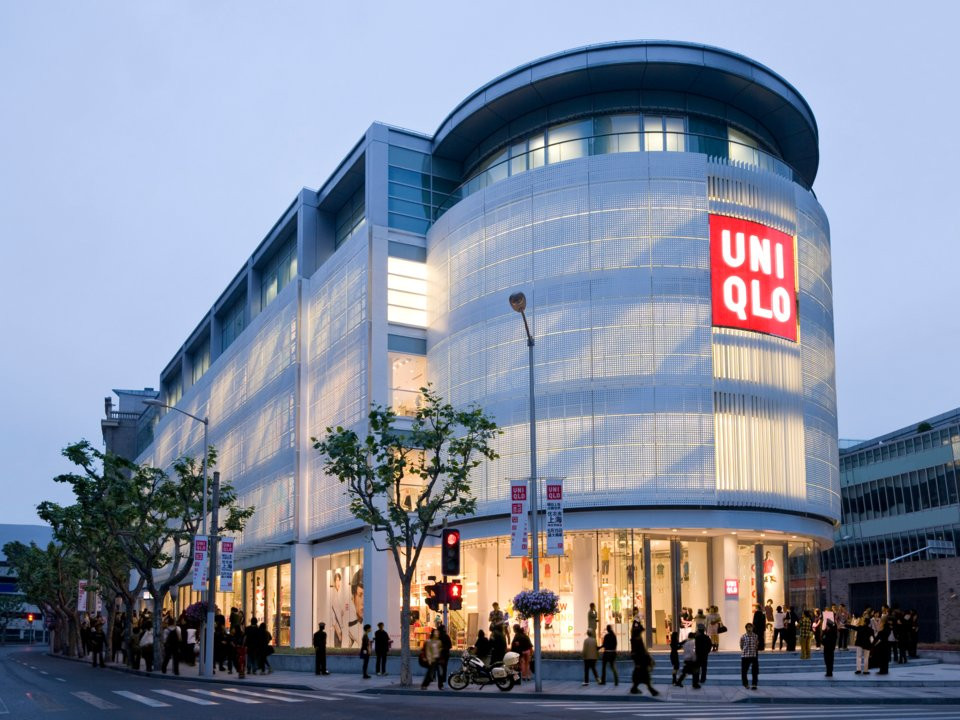 Ngày nay, Fast Retailing vận hành hơn 2.000 cửa hàng Uniqlo tại ít nhất 20 quốc gia trên toàn cầu.