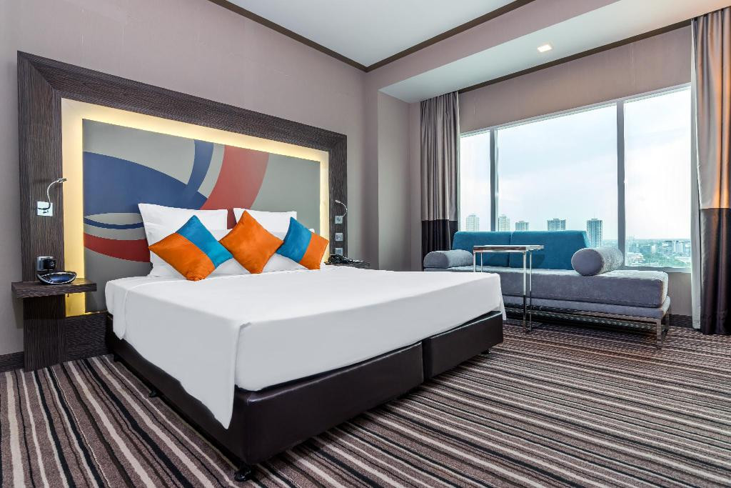 Novotel Bangkok Impact là khách sạn 4 sao có 380 phòng hiện đại. Ảnh: Agoda.