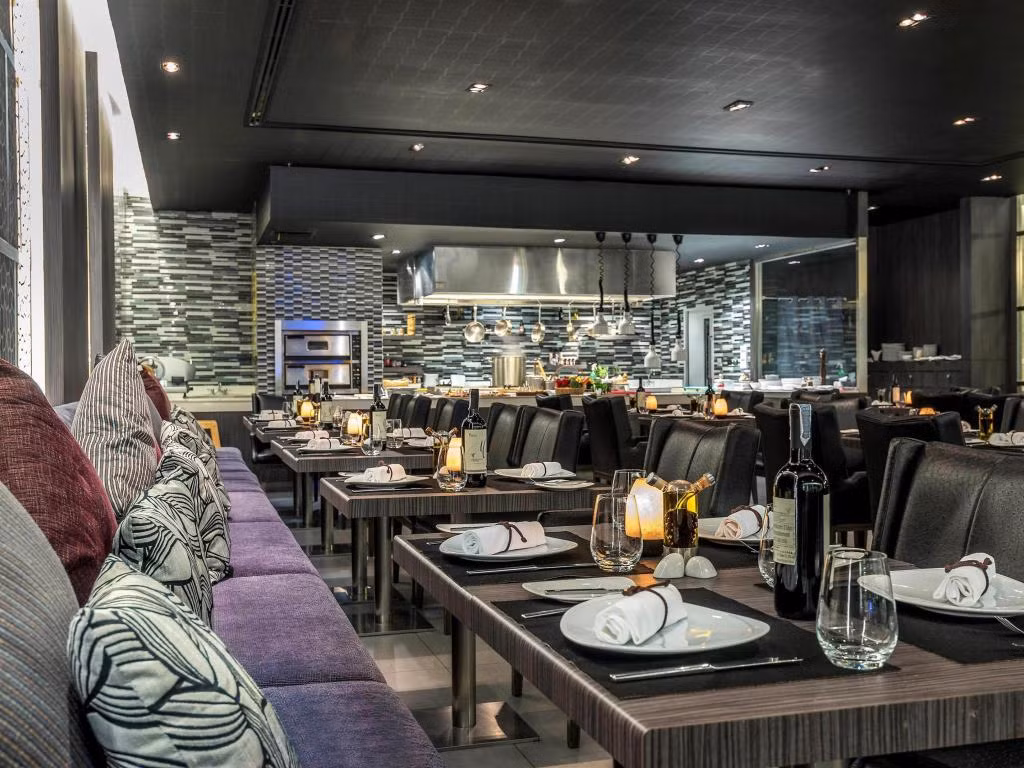 Giá phòng mỗi đêm tại đây từ 2,5 triệu đồng trở lên. Ảnh: Agoda.