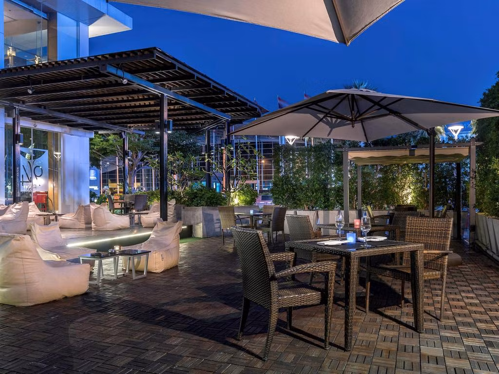 Không gian thư giãn ngoài trời. Ảnh: Booking.
