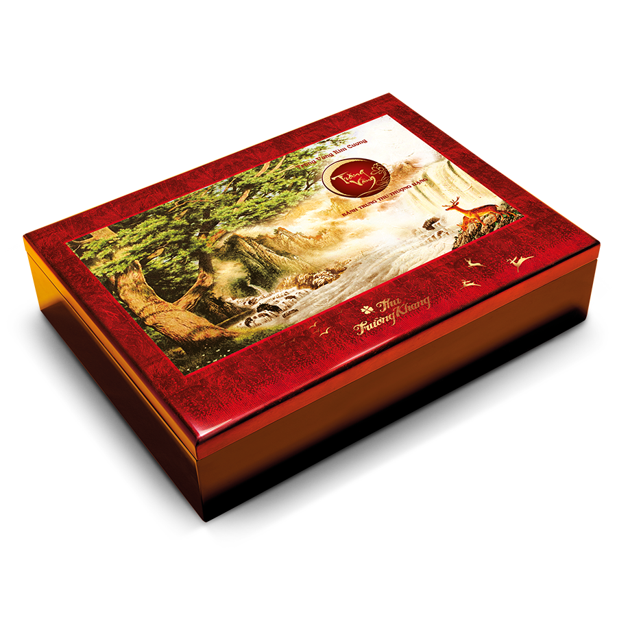 Bánh sử dụng các loại nhân đắt tiền như bào ngư, gà quay sốt X.O,… vỏ được thiết kế hộp gỗ sang trọng. Ảnh: Banggiabanhtrungthu.