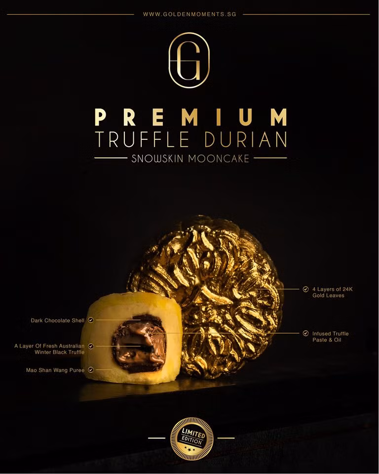 Để chào đón mùa Trung thu 2019, hãng bánh nổi tiếng Golden Moments ở Singapore trình làng kiệt tác bánh trung thu phủ vàng phiên bản giới hạn mang tên Premium Mao Shan Wang Truffle Snowskin Mooncake. Chiếc bánh có giá bán chính thức lên tới 628 USD/hộp (tương đương 14,6 triệu đồng) và phải đặt hàng trước nhiều tuần. Ảnh: Sgmagazine