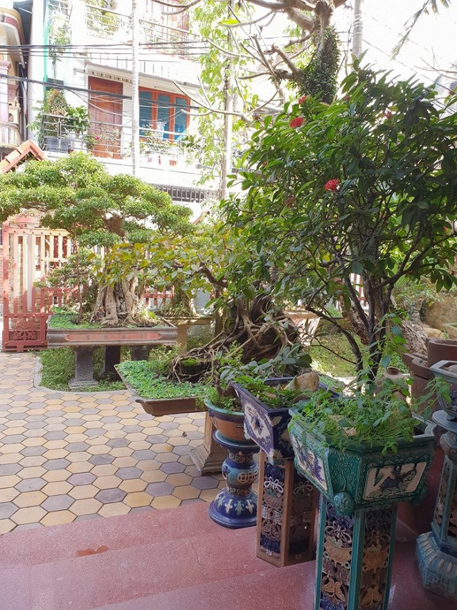 Văn Anh là một người sống khép kín, không thích ồn ào, khoe khoang.