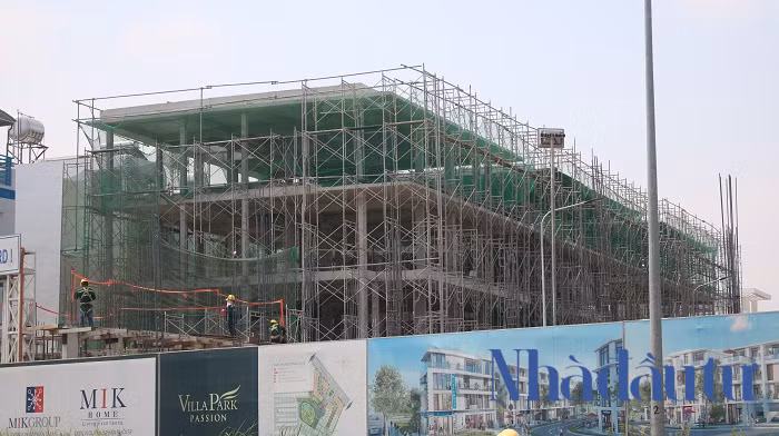 Dự án có tổng diện tích là 11,2 ha với 234 căn biệt thự đơn lập và song lập do CTCP Tập đoàn MIK Group Việt Nam làm chủ đầu tư. Ảnh: Chu Ký