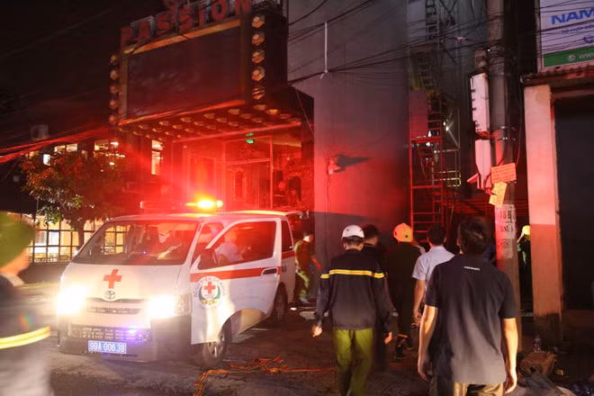 Bac Binh: Chay quan karaoke 8 tang, mot nguoi chet ngat